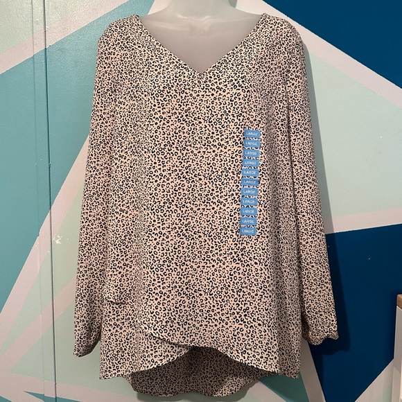 Chelsea & Theodore Tops - Chelsea & Theodore Leopard Print Women’s Blouse Size L